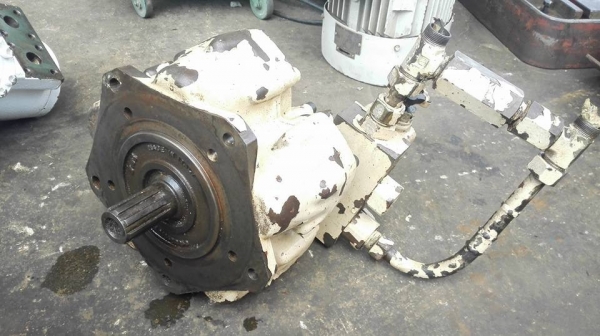 ** SOLD ** มอเตอร์ไฮดรอลิคห้าดาว เบอร์ 4 ของญี่ปุ่น/อิตาลี แน่นๆถอดจากเครื่องฉีดพร้อมใช้งาน