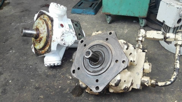 ** SOLD ** มอเตอร์ไฮดรอลิคห้าดาว เบอร์ 4 ของญี่ปุ่น/อิตาลี แน่นๆถอดจากเครื่องฉีดพร้อมใช้งาน