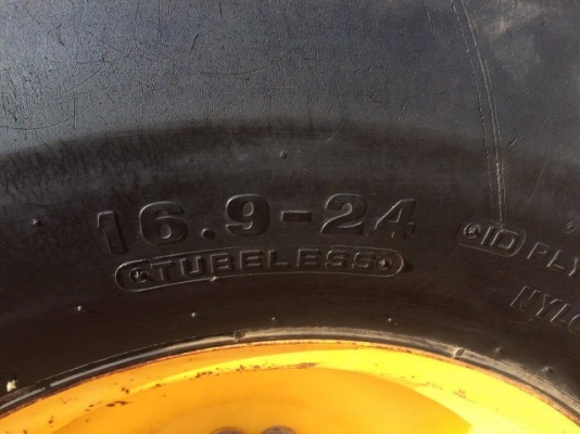 ขายรถตักล้อยาง KOMATSU WA100-5 ปี 2009 4XXX ชม. รถนอกนำเข้าจากญี่ปุ่น สภาพสวยพร้อมใช้ มีVDOการทำงานครับ