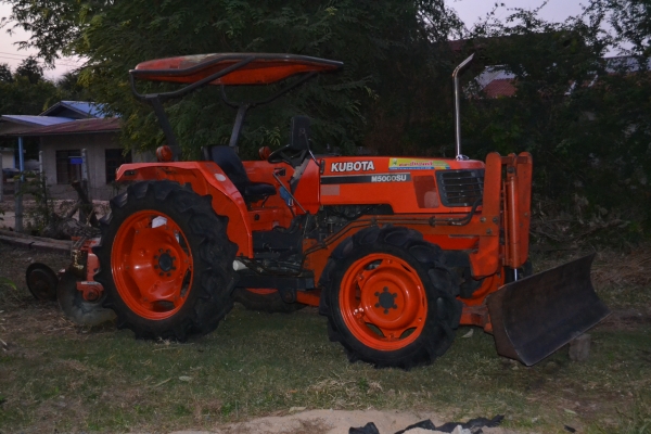 ต้องการขายคูโบต้า M5000su4WD ต้องการขายคูโบต้า M5000su4WD