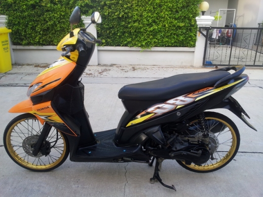 ขาย Honda คลิกตัวแรก (ลายสีส้มดำ)