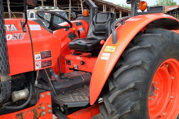 รถไถมือสอง M6040 ใบมีด+ผาน 1 ตัว ดาวน์ 55,000 โทรเลย 089-0111624