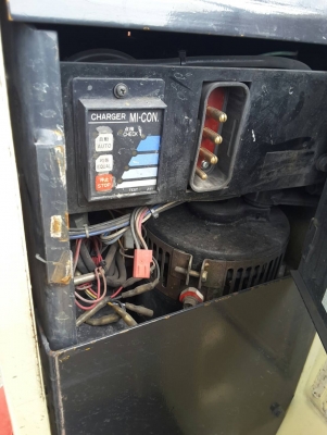 ขายรถยกไฟฟ้าเสาสูงสี่เมตรขนาด1.3ตันพร้อมใช้เก่านอกครับ ราคา 68,000บาท