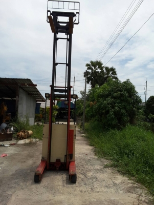 ขายรถยกไฟฟ้าเสาสูงสี่เมตรขนาด1.3ตันพร้อมใช้เก่านอกครับ ราคา 68,000บาท