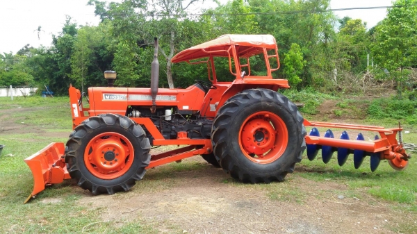 ขายคูโบต้า M8030  4x4  สภาพดีพร้อมใช้งานทันที เครื่องแน่น แรง สตาร์ทติดง่าย พร้อมอุปกรณ์ 3 อย่าง