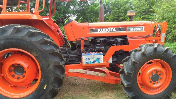 ขายคูโบต้า M8030  4x4  เกียร์ซัทเทิล มีระบบล็อคกันล้อฟรีหน้า-หลัง สภาพดีพร้อมใช้งานทันที เครื่องแน่น แรง สตาร์ทติดง่าย พร้อมอุปกรณ์ 3 อย่าง ลดราคาสุด สุดไปเลย เจ้าของขายเอง