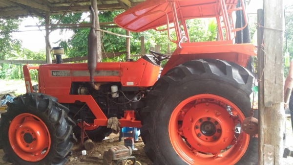 ขายคูโบต้า M8030  4x4  เกียร์ซัทเทิล มีระบบล็อคกันล้อฟรีหน้า-หลัง สภาพดีพร้อมใช้งานทันที เครื่องแน่น แรง สตาร์ทติดง่าย พร้อมอุปกรณ์ 3 อย่าง ลดราคาสุด สุดไปเลย เจ้าของขายเอง