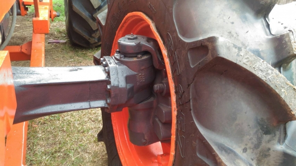 ขายคูโบต้า M8030  4x4  เกียร์ซัทเทิล มีระบบล็อคกันล้อฟรีหน้า-หลัง สภาพดีพร้อมใช้งานทันที เครื่องแน่น แรง สตาร์ทติดง่าย พร้อมอุปกรณ์ 3 อย่าง ลดราคาสุด สุดไปเลย เจ้าของขายเอง