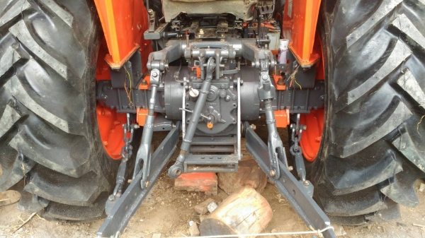 ขายคูโบต้า M8030  4x4  เกียร์ซัทเทิล มีระบบล็อคกันล้อฟรีหน้า-หลัง สภาพดีพร้อมใช้งานทันที เครื่องแน่น แรง สตาร์ทติดง่าย พร้อมอุปกรณ์ 3 อย่าง ลดราคาสุด สุดไปเลย เจ้าของขายเอง