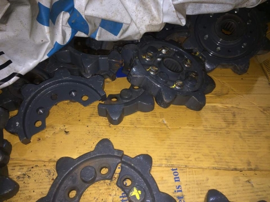 ขายอะไหล่รถเกี่ยวข้าวคูโบต้าครับ