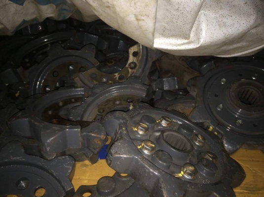 ขายอะไหล่รถเกี่ยวข้าวคูโบต้าครับ