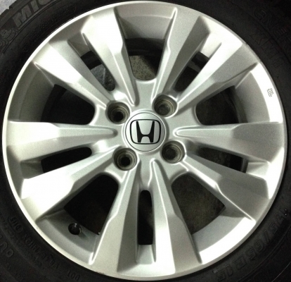 แม็ก Honda City พร้อมยาง 175-65-15 แม็ก Honda City พร้อมยาง 175-65-15