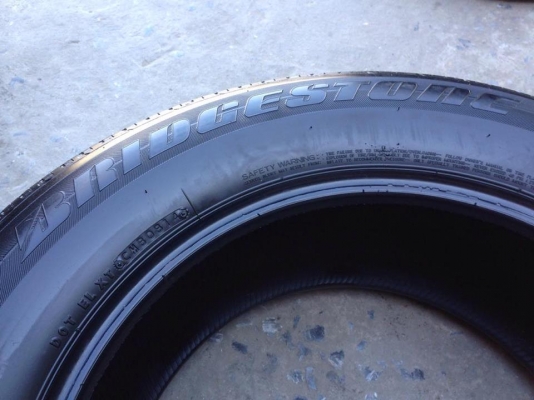 ยาง Bridgstone 265-60-18 made in japan ปี 14 ครบชุด 4 เส้น 7500  สภาพสวยๆไม่บวมไม่กินข้าง ดอกยางเหลือเยอะเอาไปวิ่งกันใด้อีกยาวค่ะ