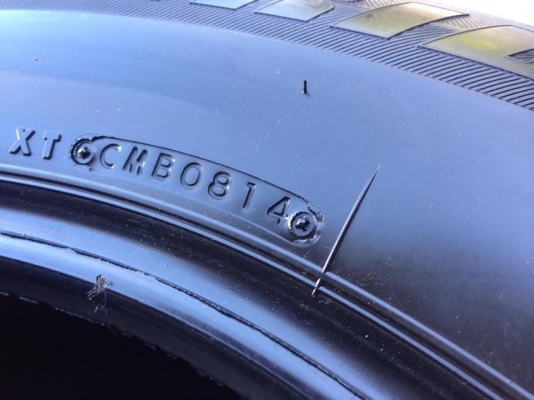 ยาง Bridgstone 265-60-18 made in japan ปี 14 ครบชุด 4 เส้น 7500  สภาพสวยๆไม่บวมไม่กินข้าง ดอกยางเหลือเยอะเอาไปวิ่งกันใด้อีกยาวค่ะ