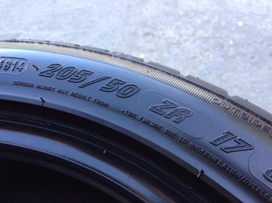 ยาง MICHELIN 205-50-17 ปี 14 ครบชุด 4 เส้น 4000  ไม่มีปะไม่บวมไม่กินข้าง ดอกยางเหลือเยอะเอาไปวิ่งกันใด้อีกยาวค่ะ