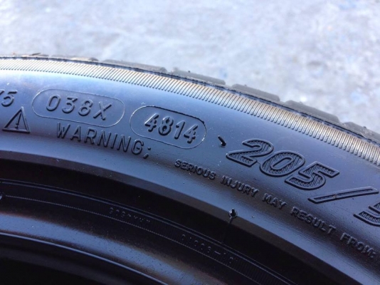 ยาง MICHELIN 205-50-17 ปี 14 ครบชุด 4 เส้น 4000  ไม่มีปะไม่บวมไม่กินข้าง ดอกยางเหลือเยอะเอาไปวิ่งกันใด้อีกยาวค่ะ