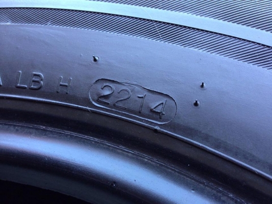 ยาง Hankook 215-70-16 ปี 14 ครบชุด 4 เส้น 3800 สภาพสวยๆไม่บวมไม่กินข้าง ดอกยางเหลือเยอะเอาไปวิ่งกันใด้อีกยาวค่ะ ยาง Hankook 215-70-16 ปี 14 ครบชุด 4 เส้น 3800 สภาพสวยๆไม่บวมไม่กินข้าง ดอกยางเหลือเยอะเอาไปวิ่งกันใด้อีกยาวค่ะ