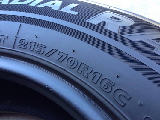 ยาง Hankook 215-70-16 ปี 14 ครบชุด 4 เส้น 3800 สภาพสวยๆไม่บวมไม่กินข้าง ดอกยางเหลือเยอะเอาไปวิ่งกันใด้อีกยาวค่ะ ยาง Hankook 215-70-16 ปี 14 ครบชุด 4 เส้น 3800 สภาพสวยๆไม่บวมไม่กินข้าง ดอกยางเหลือเยอะเอาไปวิ่งกันใด้อีกยาวค่ะ