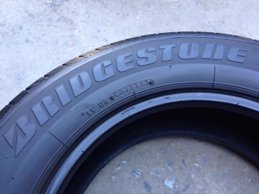 ยาง Bridgstone 215-65-16 ปี 15 ครบชุด 4 เส้น 6000  สภาพสวยๆไม่มีปะไม่บวมไม่กินข้าง ดอกยางเหลือเยอะเอาไปวิ่งกันใด้อีกยาวค่ะ