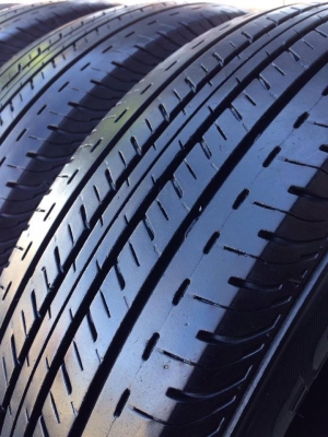 ยาง Bridgstone 195 R 15 ปี 15 ครบชุด 4 เส้น 5000  สภาพสวยๆไม่มีปะไม่บวมไม่กินข้าง ดอกยางเหลือเยอะเอาไปวิ่งกันใด้อีกยาวค่ะ