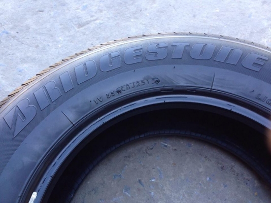ยาง Bridgstone 195 R 15 ปี 15 ครบชุด 4 เส้น 5000  สภาพสวยๆไม่มีปะไม่บวมไม่กินข้าง ดอกยางเหลือเยอะเอาไปวิ่งกันใด้อีกยาวค่ะ