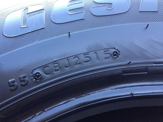 ยาง Bridgstone 195 R 15 ปี 15 ครบชุด 4 เส้น 5000  สภาพสวยๆไม่มีปะไม่บวมไม่กินข้าง ดอกยางเหลือเยอะเอาไปวิ่งกันใด้อีกยาวค่ะ