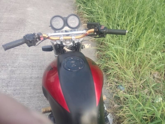 โอ บางนา ขาย/แลก/เทิร์น cb400 ราคา 45,000 บาท โอ บางนา ขาย/แลก/เทิร์น cb400 ราคา 45,000 บาท