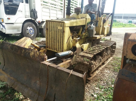 ขายรถแทรคเตอร์ KOMATSU D20P-5 สไลด์ใบมีดได้ 8 ทิศทาง ราคา 220000