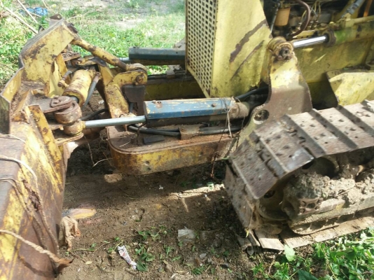 ขายรถแทรคเตอร์ KOMATSU D20P-5 สไลด์ใบมีดได้ 8 ทิศทาง ราคา 220000
