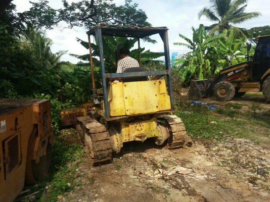 ขายรถแทรคเตอร์ KOMATSU D20P-5 สไลด์ใบมีดได้ 8 ทิศทาง ราคา 220000