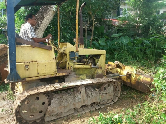 ขายรถแทรคเตอร์ KOMATSU D20P-5 สไลด์ใบมีดได้ 8 ทิศทาง ราคา 220000