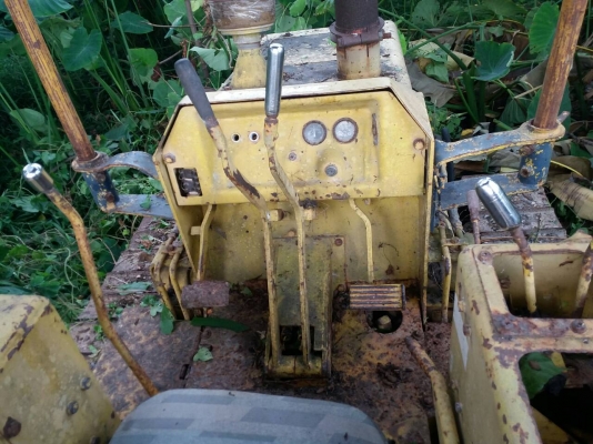 ขายรถแทรคเตอร์ KOMATSU D20P-5 สไลด์ใบมีดได้ 8 ทิศทาง ราคา 220000