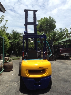 +++ ขายโฟล์คลิฟท์  KOMATSU FD30-12  ขนาด  3  ตัน  เครื่องยนต์ดีเซล  เสา  6  เมตร  เกียร์ออโตเมติค  ล้อหน้าคู่  ยางตันครับ
