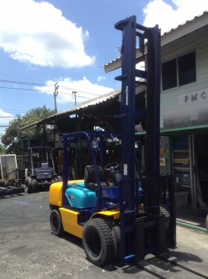 +++ ขายโฟล์คลิฟท์  KOMATSU FD30-12  ขนาด  3  ตัน  เครื่องยนต์ดีเซล  เสา  6  เมตร  เกียร์ออโตเมติค  ล้อหน้าคู่  ยางตันครับ