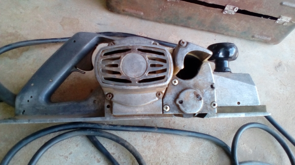 กบไฟฟ้า MAKITA 1600 3 นิ้ว 750 W