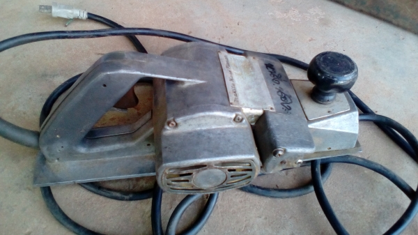 กบไฟฟ้า MAKITA 1600 3 นิ้ว 750 W