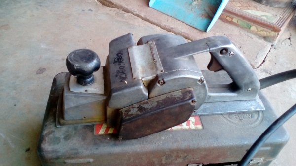 กบไฟฟ้า MAKITA 1600 3 นิ้ว 750 W กบไฟฟ้า MAKITA 1600 3 นิ้ว 750 W