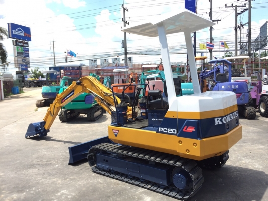 รถขุด Komatsu PC20-6 มือสองนำเข้าจากญี่ปุ่น ทำสีใหม่ พร้อมใช้งาน