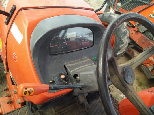 ขายแทรกเตอร์รุ่น M7040 ตามสภาพเลยครับ รถใช้งานได้ปกติทุกอย่าง สภาพดีครับ