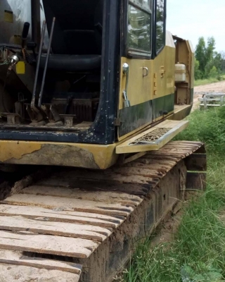 ขายแบคโคCAT Caterpila รุ่น E200B เครื่องยนต์มิทซูบิชิ 6D14 ปั้มไฮดรอริคเดิม เครื่องดี ปั้มดี ช่วงล่างดี ทำงานได้ปกติ สภาพพร้อมใช้งาน ราคา470,000 สนใจโทร 090-8588220คุณนะ 093-3258446คุณบิว หรือเข้าดูสินค้าอื่นๆได้ที่ www.narong2truck.com หรือ www.truck.in.