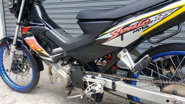 ขออนุญาติขาย HONDA SONIC SUPER 125 CC รุ่นเรือนไมล์สีขาว