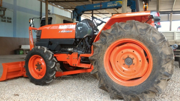 ขายรถไถ KUBOTA L4508 DI พร้อมดันหน้าตราช้าง ยางใหม่ 4 เส้น เปลี่ยนถ่ายของเหลวรอบคัน ปรับสภาพให้ พร้อมใช้งาน ราคา 250,000 อ.แกลง จ.ระยอง มีบริการขนส่งทั่วไทย DC Tractor Rayong 0818618678,0899347475 https://www.facebook.com/DC-Tractor-Rayong-3071545327&a ขายรถไถ KUBOTA L4508 DI พร้อมดันหน้าตราช้าง ยางใหม่ 4 เส้น เปลี่ยนถ่ายของเหลวรอบคัน ปรับสภาพให้ พร้อมใช้งาน ราคา 250,000 อ.แกลง จ.ระยอง มีบริการขนส่งทั่วไทย DC Tractor Rayong 0818618678,0899347475 https://www.facebook.com/DC-Tractor-Rayong-3071545327&a
