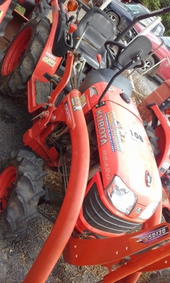 ขายรถไถทำอ้อยรุ่น B2420 ขายรถไถทำอ้อยรุ่น B2420