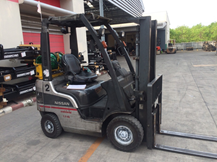 ถโฟร์ขายถูกรคลิฟท์มือสอง Nissan รุ่น 1F1A15WU ขนาด 1.5 ตัน เสาสูง 3 เมตร