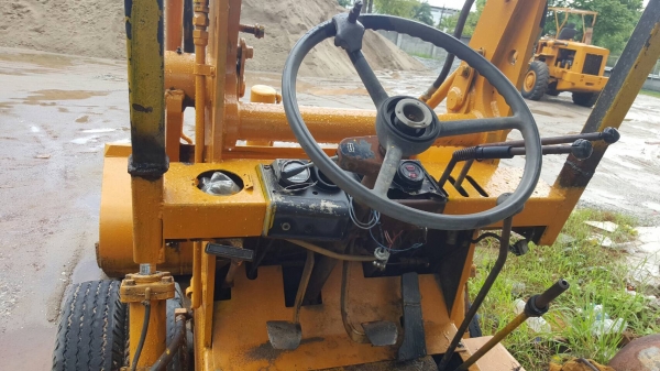 ขาย รถตักขนาดเล็ก TOYOTA SD12 เครื่องดี รถใช้งานอยู่ครับ