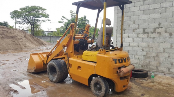 ขาย รถตักขนาดเล็ก TOYOTA SD12 เครื่องดี รถใช้งานอยู่ครับ