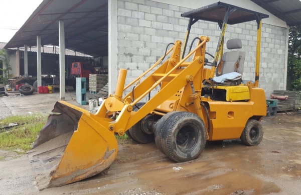 ขาย รถตักขนาดเล็ก TOYOTA SD12 เครื่องดี รถใช้งานอยู่ครับ