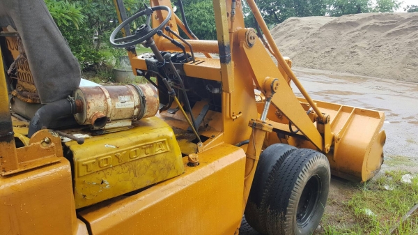 ขาย รถตักขนาดเล็ก TOYOTA SD12 เครื่องดี รถใช้งานอยู่ครับ