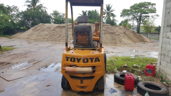 ขาย รถตักขนาดเล็ก TOYOTA SD12 เครื่องดี รถใช้งานอยู่ครับ