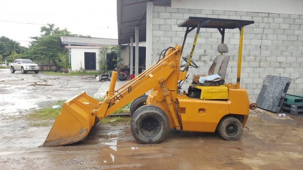 ขาย รถตักขนาดเล็ก TOYOTA SD12 เครื่องดี รถใช้งานอยู่ครับ